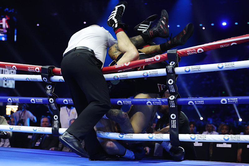 Artur Beterbiev vs Dmitry Bivol